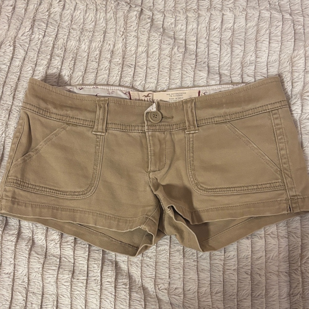 Hollister Women's Tan Short Shorts